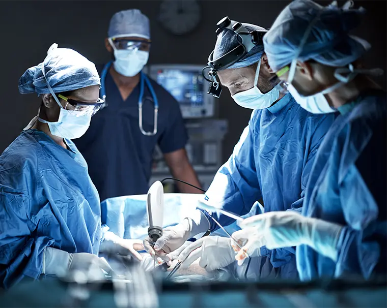 22-1_Design-and-engineering-of-surgical-endoscope_in-OR Visualisation of the surgical endoscope in use in the operating room (OR), made during the product development of the medical device to showcase its usability.