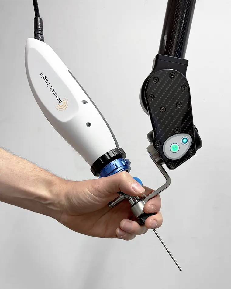 22-5_Design-and-engineering-of-surgical-endoscope_user-test Usability test with surgical instrument design prototype, showing the medical design process with attention for human factor design by Studio Rotor / Gebruikstest met chirurgisch instrument ontwerp prototype door Studio Rotor